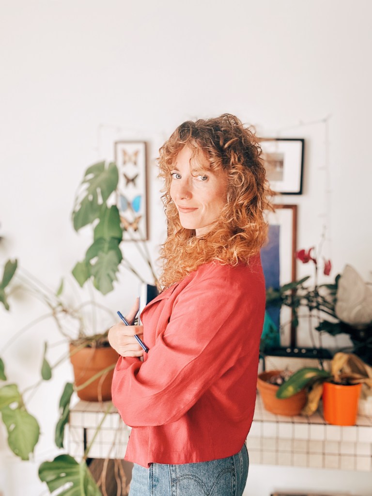 Idoia Rodriguez Mondragon regarde